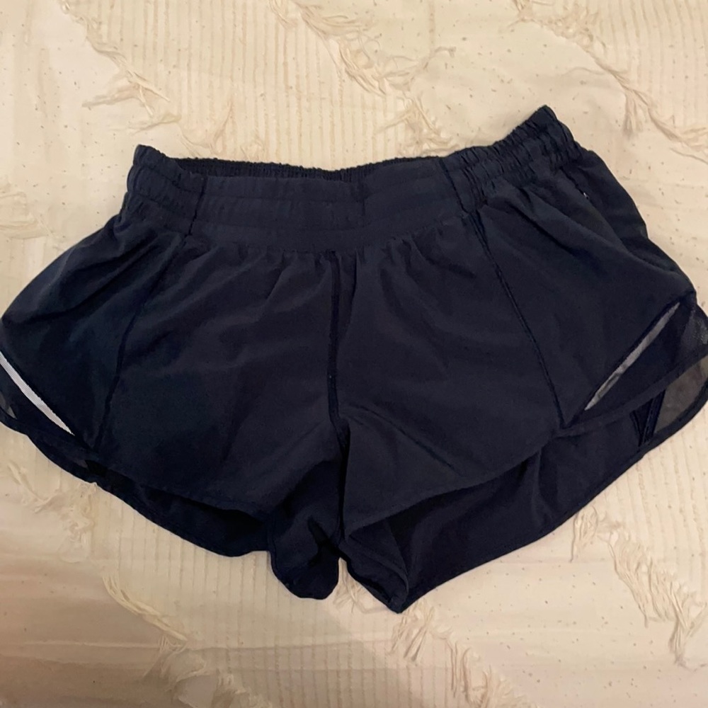 Lululemon hotty hot shorts 2.5 inch navy
